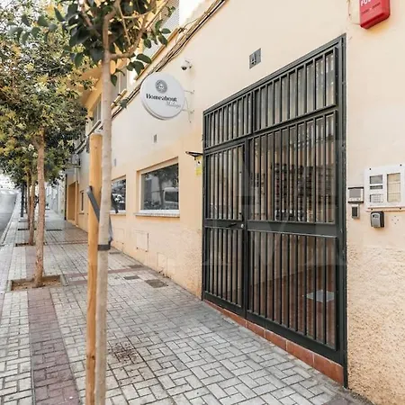 Peaceful With A Private Patio By Rems Malaga